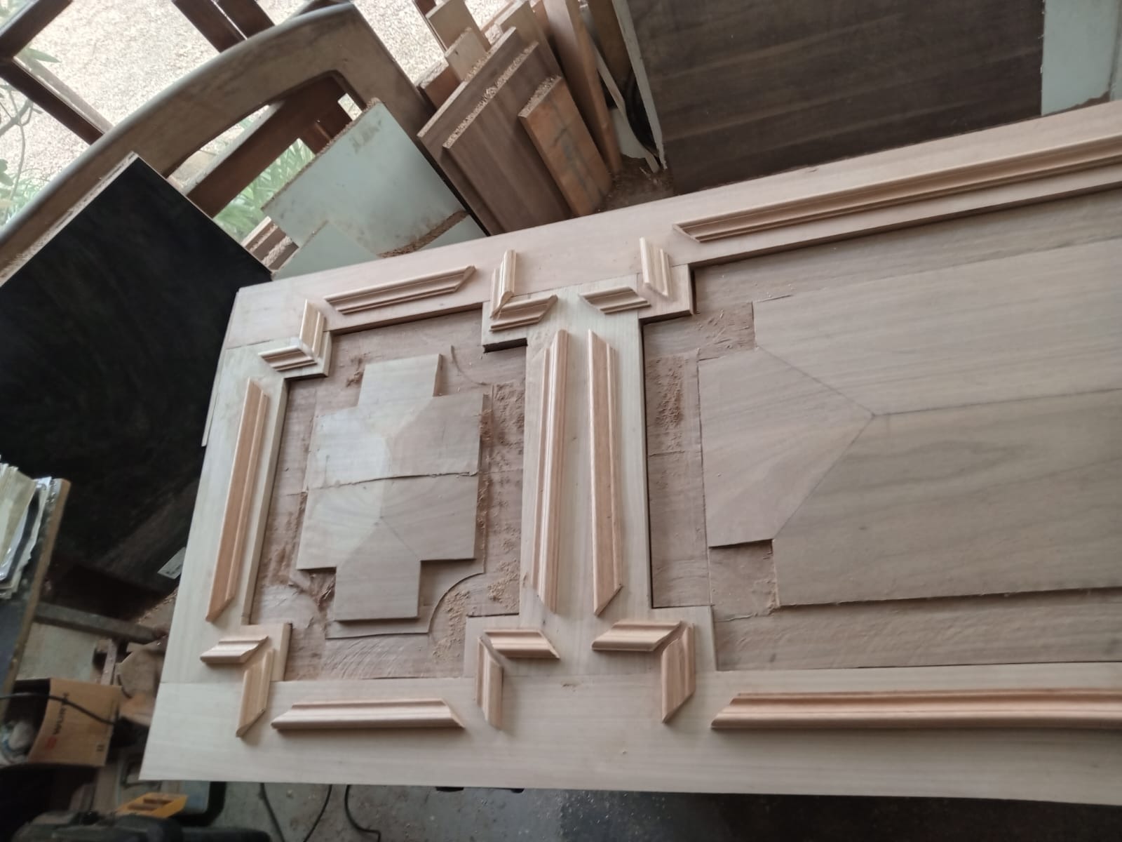 Carpintero a Medida Jorge González CARPINTERO A MEDIDA Carpintería 
Trabajos a medida